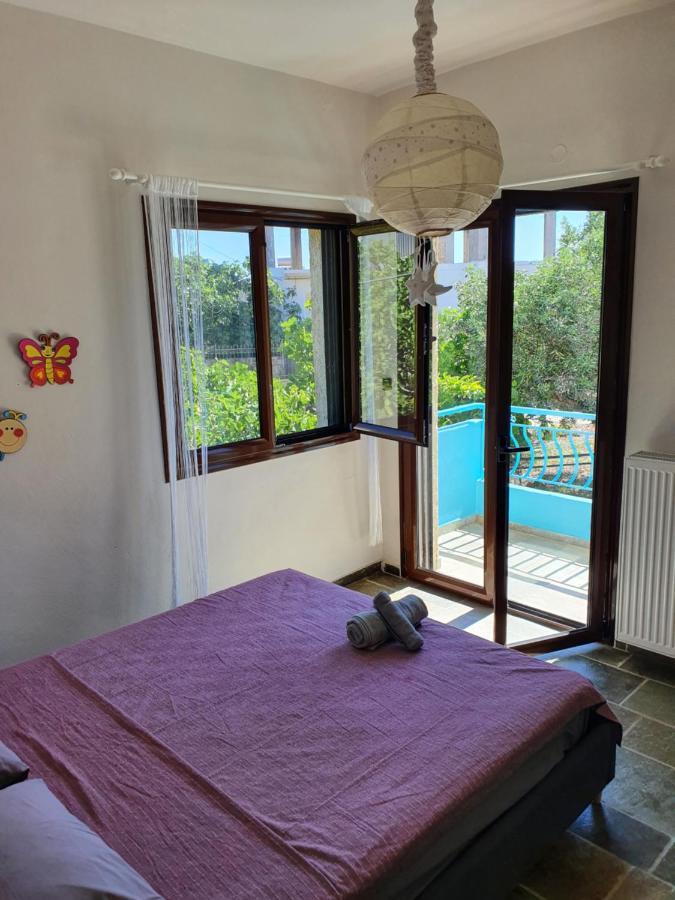 Julia'S Apartment Каламата Екстериор снимка