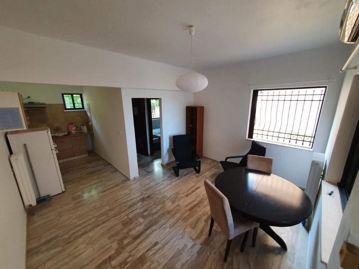 Julia'S Apartment Каламата Екстериор снимка